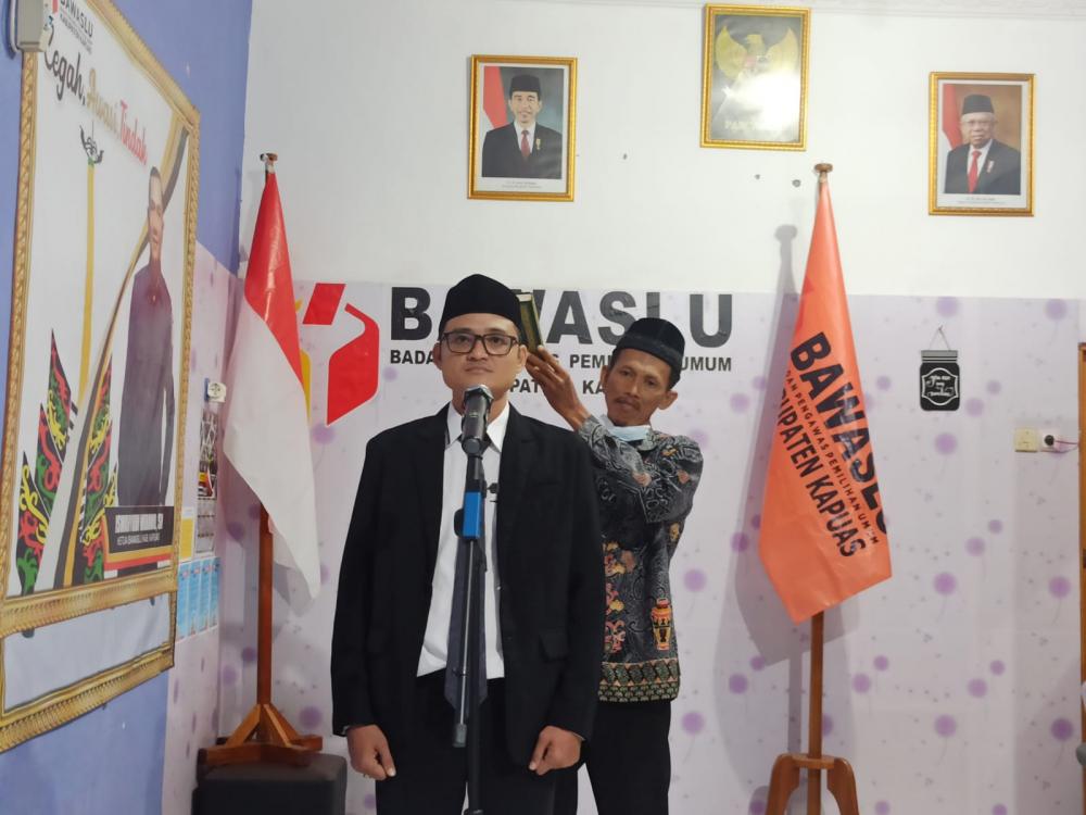 Pelantikan PAW Anggota Bawaslu Kabupaten Kapuas Akhir Periode 2018 - 2023