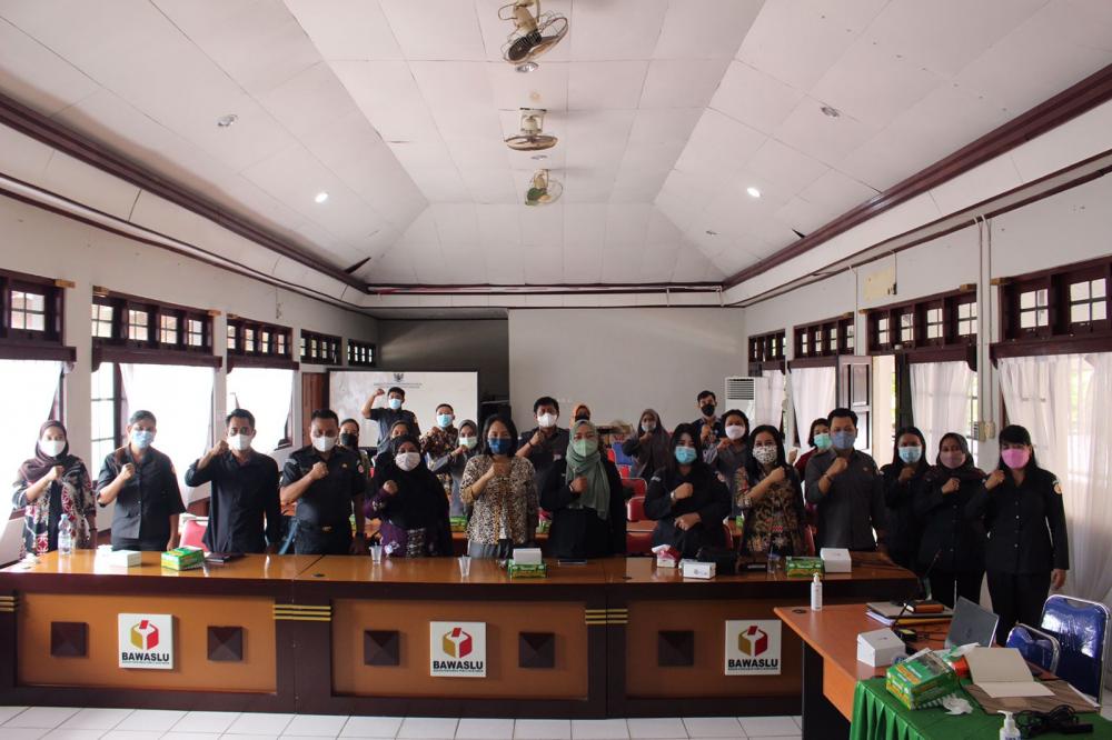 Giat Awal Tahun 2022 Pembinaan Kearsipan di Bawaslu Provinsi Kalimantan Tengah 
