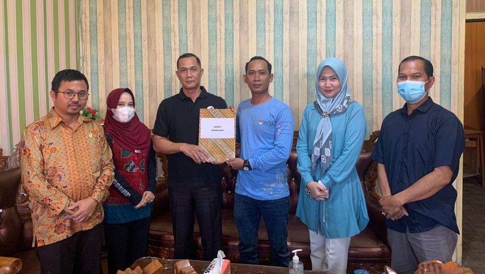 Penyerahan Surat Himbauan Verifikasi Administrasi Perbaikan Dokumen Persyaratan Keanggotaan Hasil Perbaikan