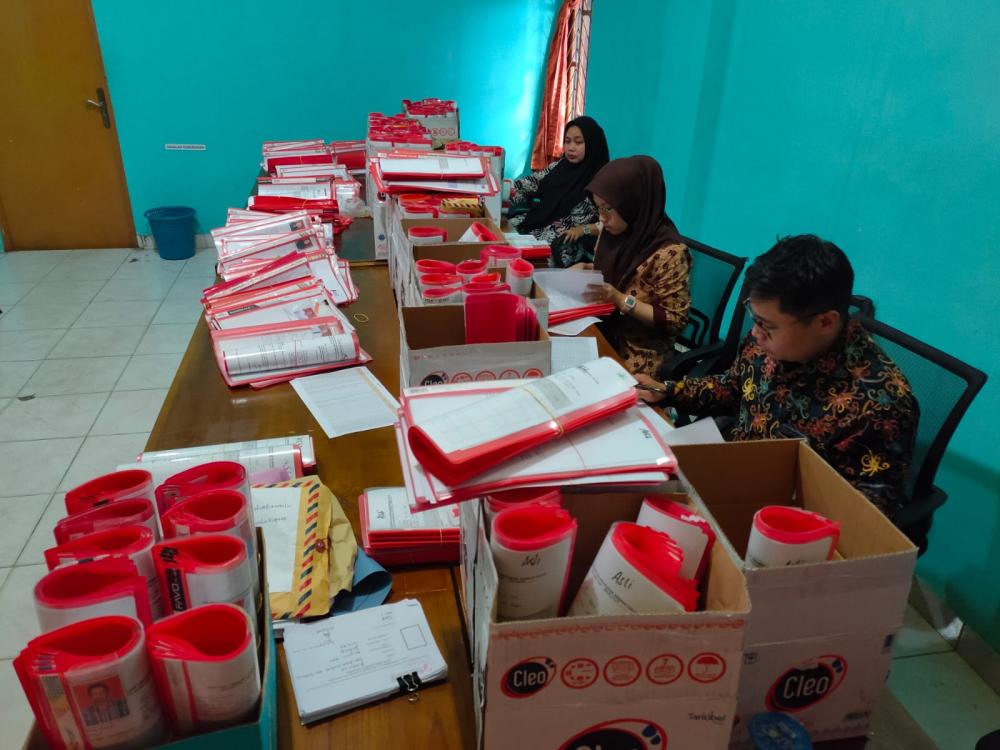 Kerahkan Staf Pelaksana Teknis, Bawaslu Kapuas Menverifikasi Berkas Pendaftaran Panwaslu Kecamatan
