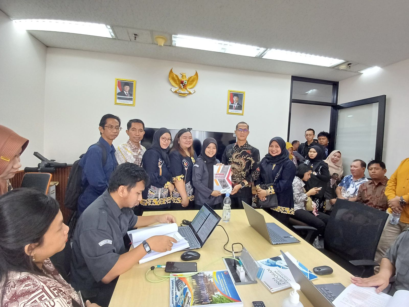 Bawaslu Kapuas Penyerahan Laporan Keuangan Bawaslu Kabupaten Kapuas ke Inspektorat RI 