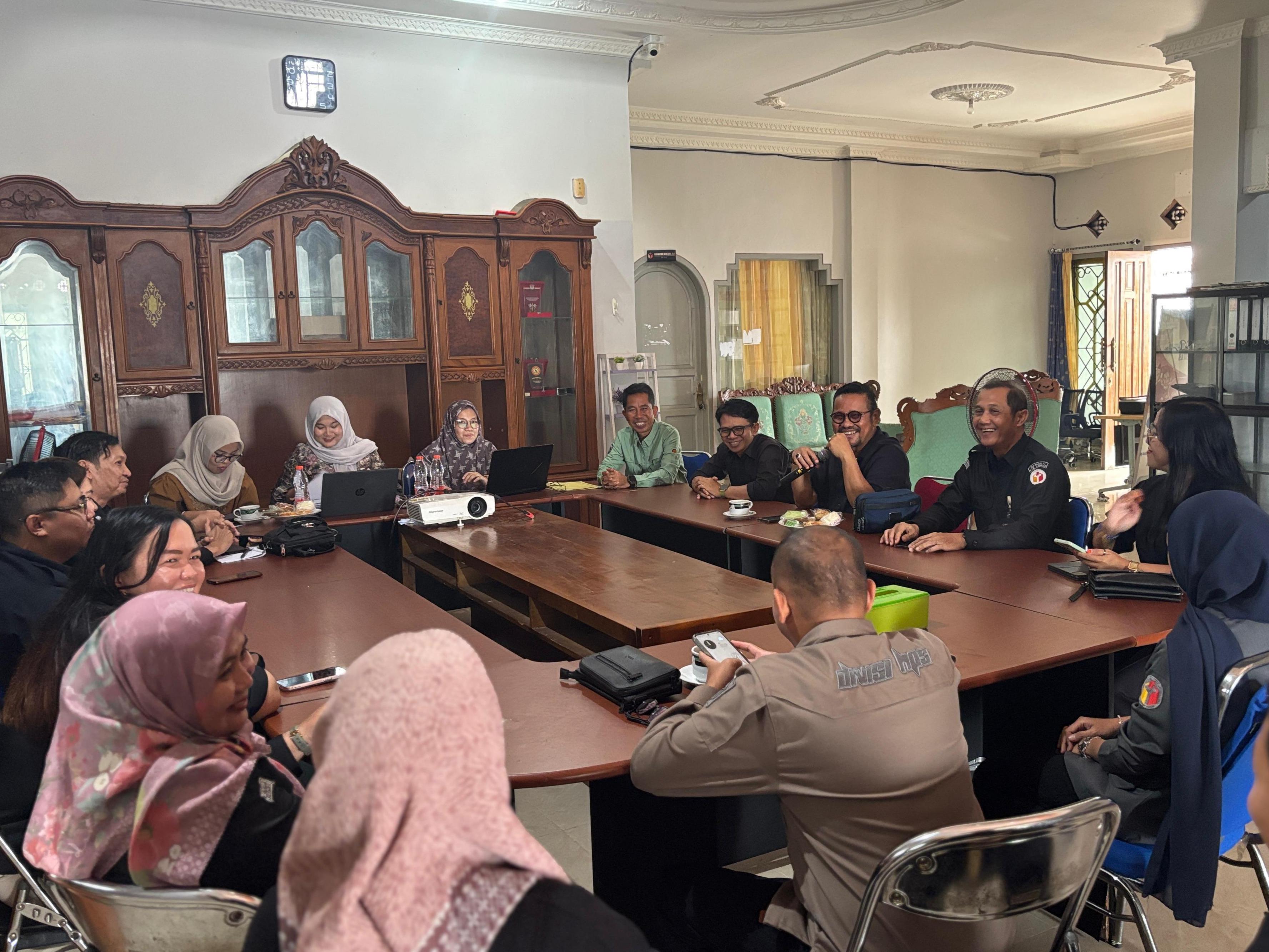 Kunjungan Kasek Bawaslu Kalteng