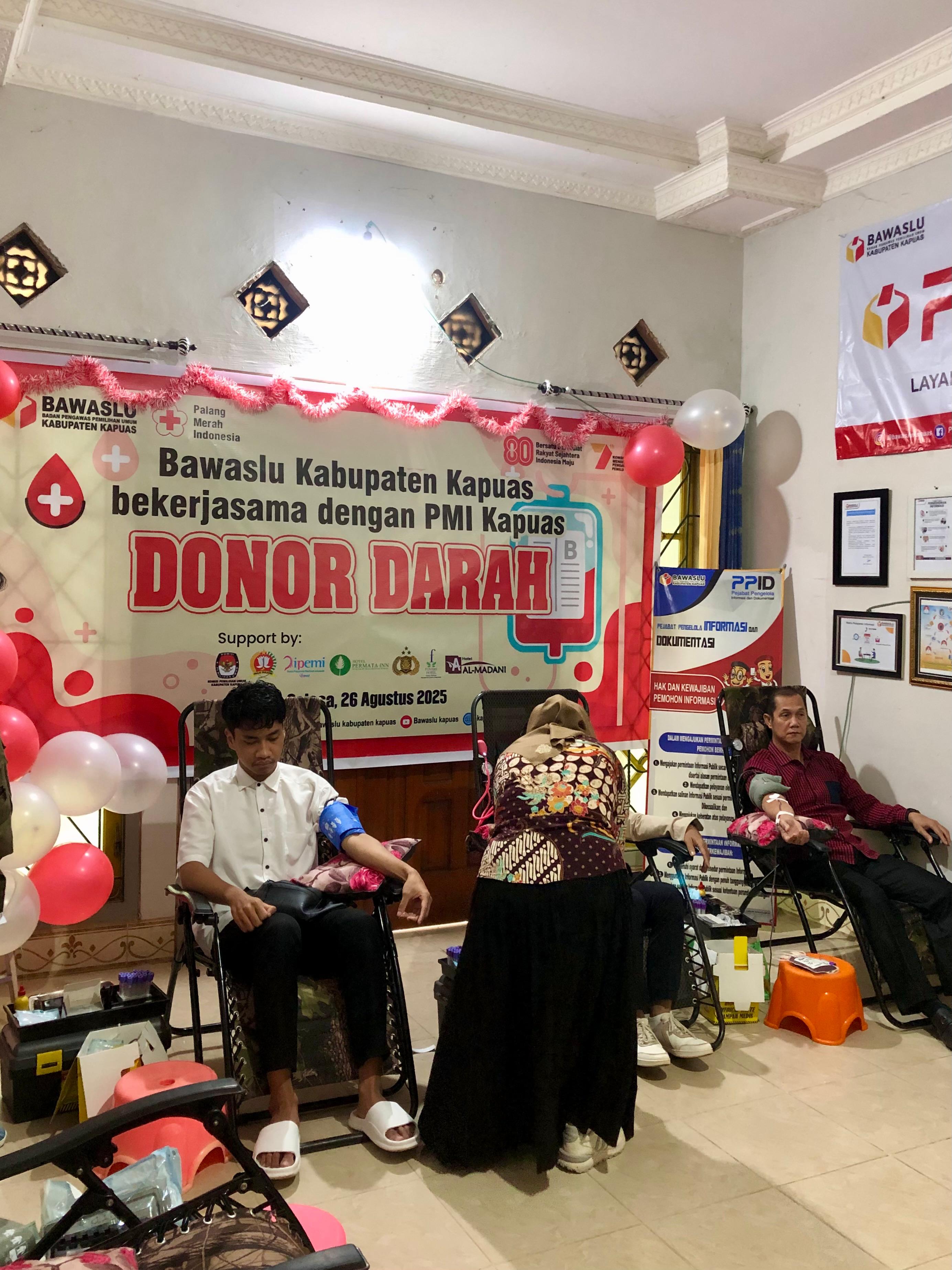 Bawaslu Kabupaten Kapuas Bekerjasama dengan PMI Kapuas Donor Darah