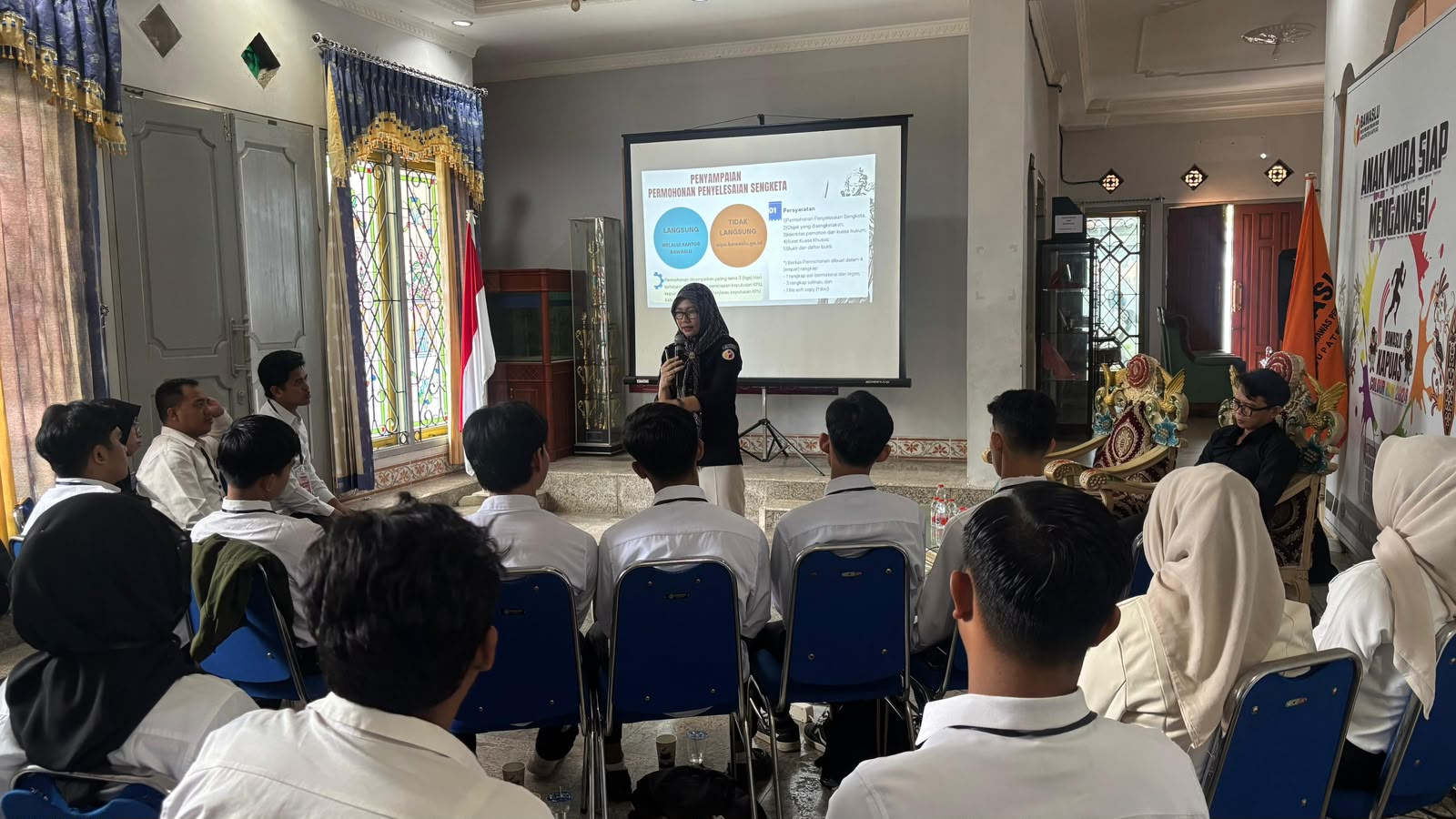 Pemaparan materi dari Ana Rahimah, S.E.I., untuk peserta P2P Bawaslu Kapuas