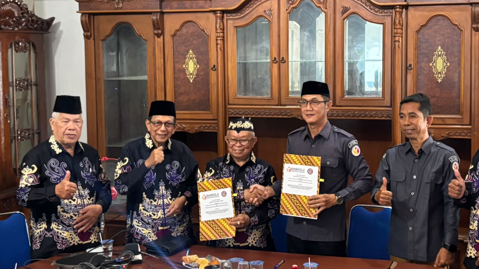 Foto bersama setelah penandatanganan MoU