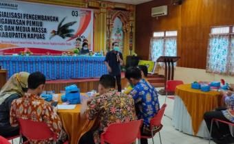 Bawaslu Kabupaten Mengelar Sosialisasi Pengembangan Pengawasan Pemilu OMS dan Media Massa