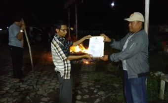 Pemusnahan Surat Suara Berlebih Di Halaman GOR Panunjung Tarung Kuala Kapuas