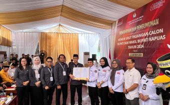 Penyerahan Berita Acara Pengundian dan Pengumuman Nomor Urut Pasangan Calon Bupati dan Wakil Bupati Kapuas Tahun 2024