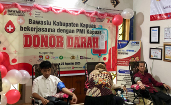 Bawaslu Kabupaten Kapuas Bekerjasama dengan PMI Kapuas Donor Darah