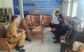 Staf Bawaslu Kapuas melakukan koordinasi ke Dinas Dukcapil Kab. Kapuas