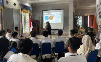 Pemaparan materi dari Ana Rahimah, S.E.I., untuk peserta P2P Bawaslu Kapuas